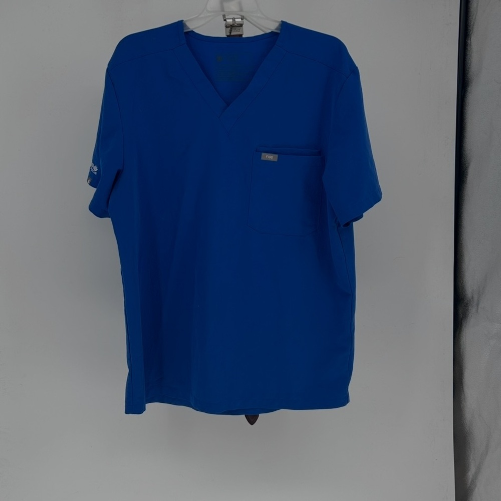 Men's Figs Leon Three-Pocket Scrub Top in Royal blue size large